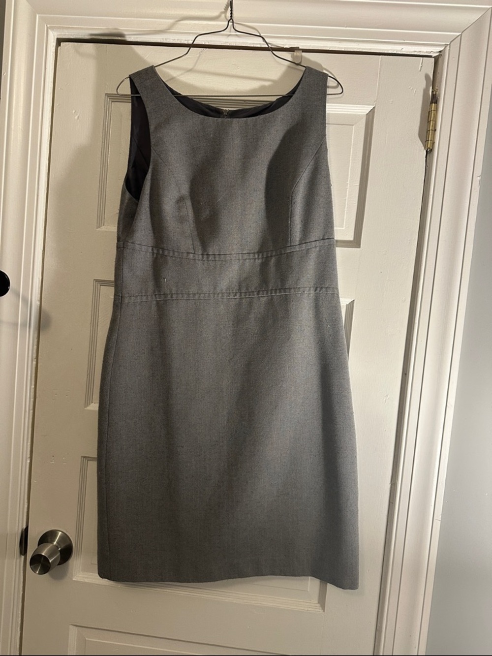 Classic Sleeveless Sheath Dress in Gray